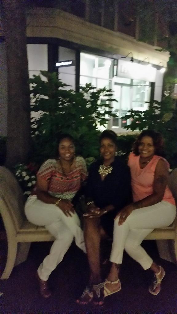 1sweeetgemini's tweet photo. @ Cinnabistro 4 my sis b-day http://t.co/0ZPAFTgdd4