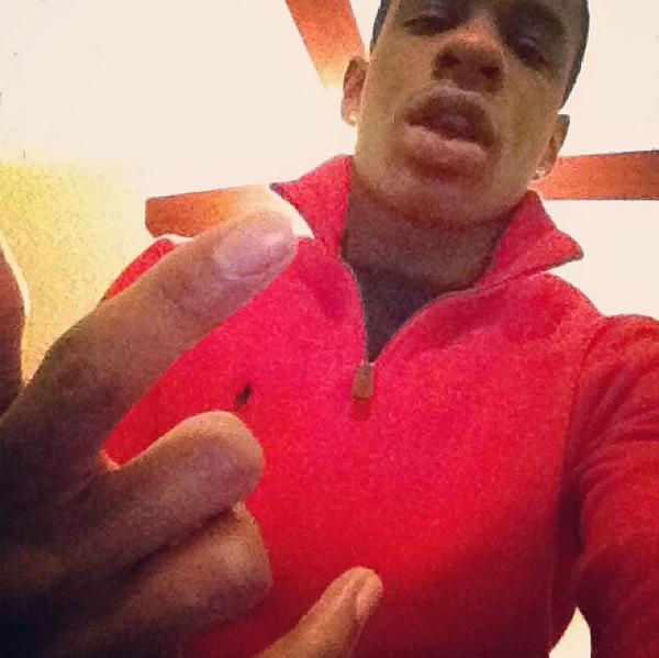 KushedxGod's tweet photo. “@BloodBloodBIood: Quote This With A Pic Of You In Yo Red Fit Or With Yo Red Flag Blood👌” #5high http://t.co/y0h04De0mM