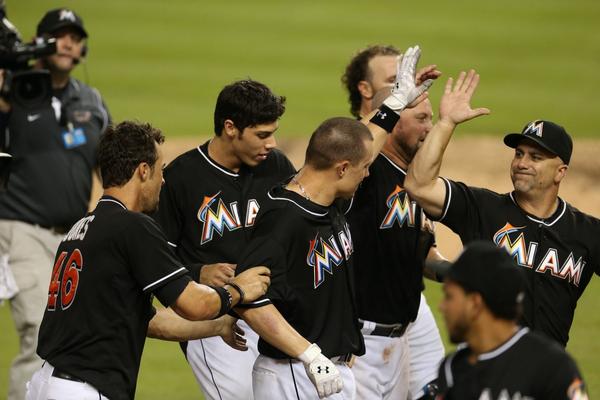 Marlins's tweet photo. AN AMAZING COMEBACK WIN: http://t.co/5GmPibx1cX