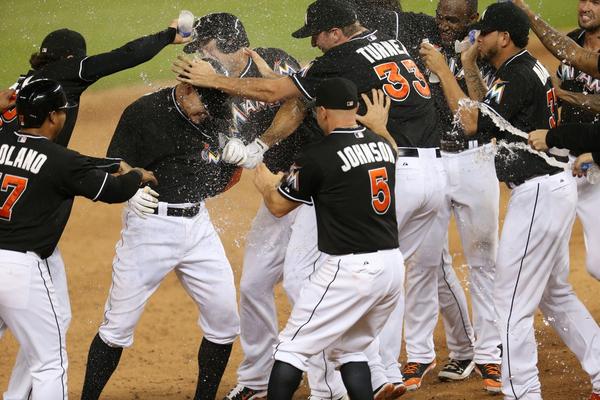 Marlins's tweet photo. AN AMAZING COMEBACK WIN: http://t.co/5GmPibx1cX