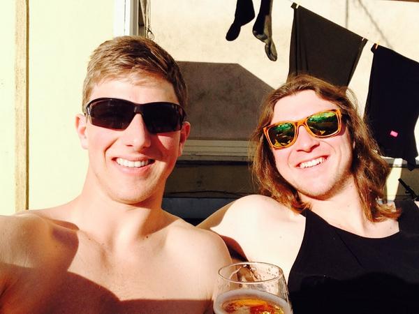 danielscott92's tweet photo. A few cold ones #studentlife #SunsOutGunsOut http://t.co/ZCJqEdreD7