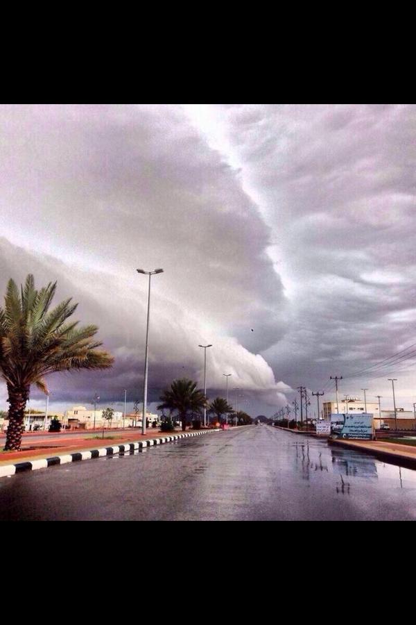 Tariq__2021's tweet photo. جونا ايام الامطار يووووووه خيالي http://t.co/CIQ4mUoDJl
