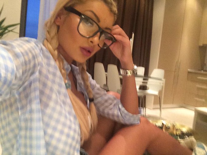 Everyday I realise how lucky I am letting my soul in your hands!!!thank u guys ! http://t.co/8lfy9Uk