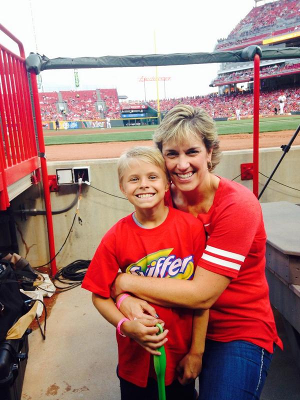 EddlemanJa's tweet photo. Awesome night at Reds game with Syd Swiffering the bases!!! http://t.co/Ea60IF3ouU