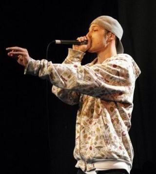 humanbeatboxabc's tweet photo. 【ZeDe】from Swizerland 
ビートボックスにリムロールを導入した2代目世界大会王者。King of TKsと言われる程細かく繊細なビートが特徴的なビートスタイルは唯一無二の存在。 http://t.co/suhOj0hS5M