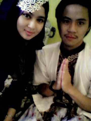vienz_levina's tweet photo. Minal aidzin wal faidzin o:) with my brother http://t.co/EBrUUwtpSr