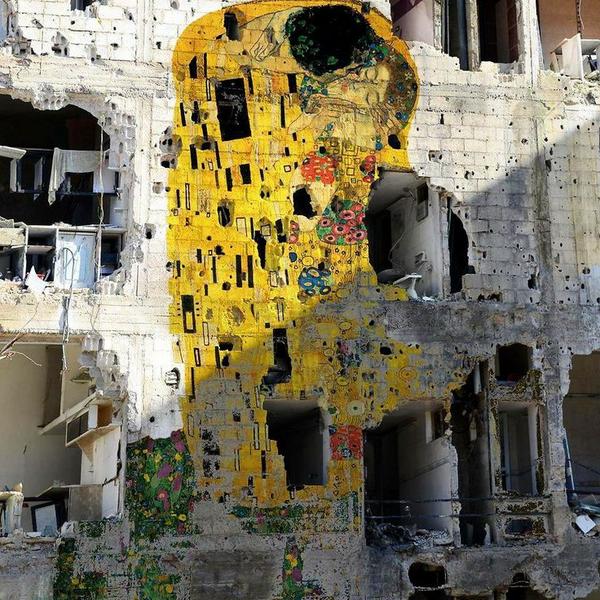 Gustav Klimt’s famou twib.in/l/LRKybqLpABR #urban #design #streetart