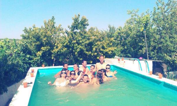 raquelavarea's tweet photo. Buen diiita de piscina el de ayer con estos pedazos de pntanes@s❤️ http://t.co/TsPeb0VEC8