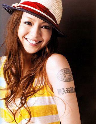 Now I'm fallin' in love
くちびるが乾いて息さえ苦しいけど
今までも明日からも
わたしは私のままでいい

『no more tears』