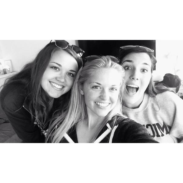 ellieedennis's tweet photo. friends4ever http://t.co/Z9YUhPy0Hy