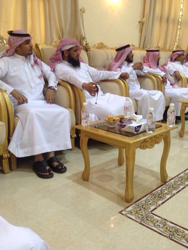 Z1111F's tweet photo. مع حزامي وتاج راسي الاد نامر في مجلس عيال الشيخ هادي بن سرحان http://t.co/DPRcJow8s2