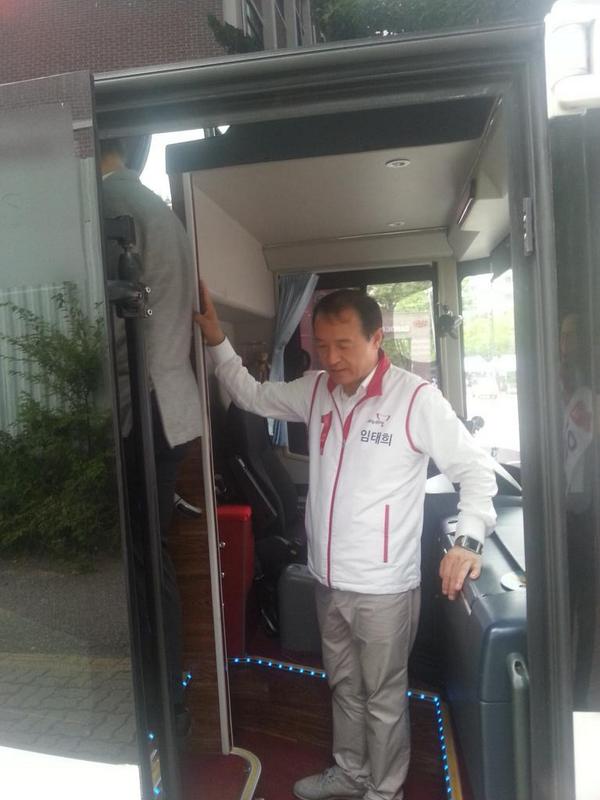 #임태희 아저씨가 직접 2층 버스를 소개해주신단다.. 우와 신기신기