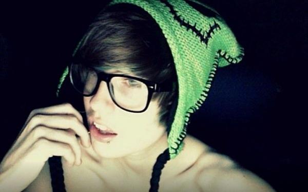 I'm Alex and I'm new. RT?