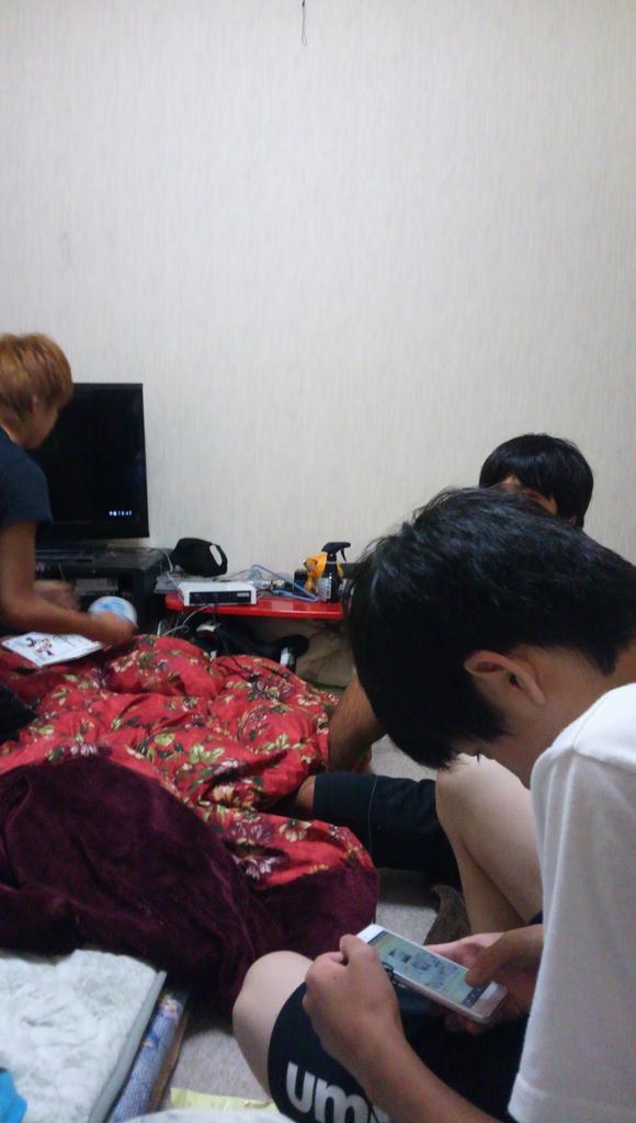 onepiecelove191's tweet photo. たいちの家で泊まりナウー！
部屋にTVあんのいーなー http://t.co/LSHkHcehO8