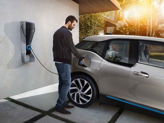 SalesHotline's tweet photo. #Ladestation für Zuhause. Den #BMWi3 können Sie mit der #BMW #Wallbox  bequem daheim aufladen http://t.co/VWQgLGGzuR http://t.co/MZNDNdS3cF