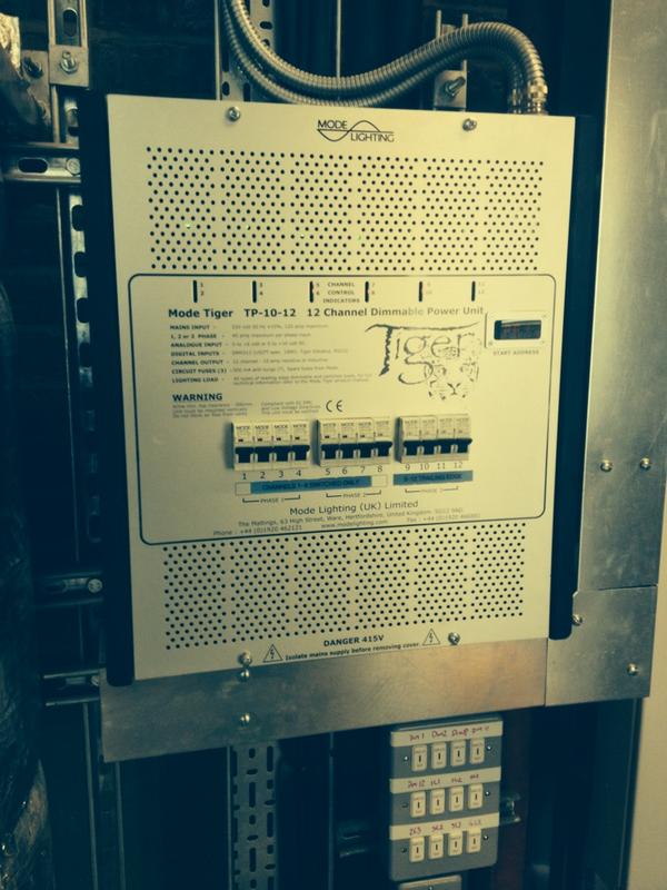 ModeEngineer's tweet image. Afternoon Tiger Programming. #leadingedge #trailingedge combination panel #notalotwecantdo @ModeLighting