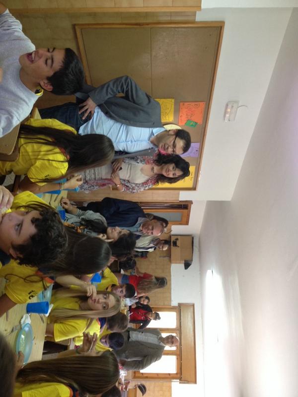 c100tis's tweet photo. El DG de #joventut @antonireig visita les colònies de @jesuiteslleida @EPClaver a Senet http://t.co/TfCqwFJEKD