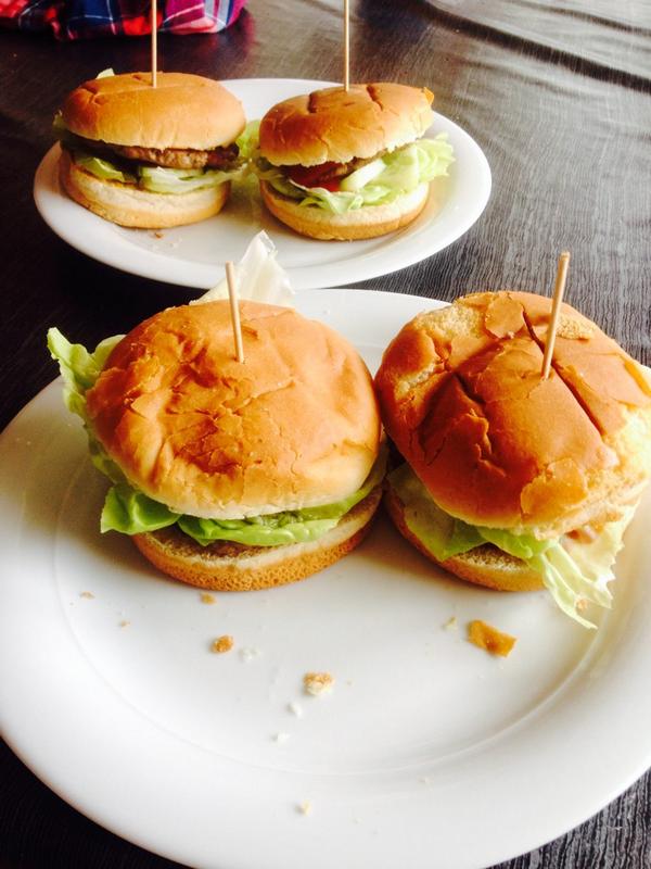 AitziberCofReal's tweet photo. Bürger dü ham👍 mit @AnjaHirche http://t.co/x0UewydnBY