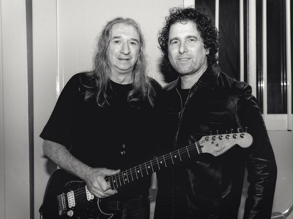 calamarooficial's tweet photo. Rock &amp; Roll !! Rosendo - Andrés , sobran las palabras ... http://t.co/yvqazR7EgW
