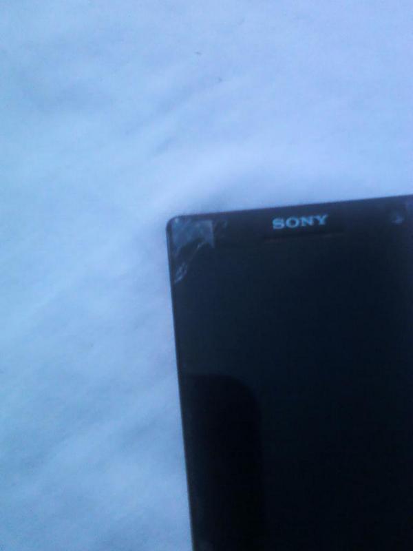 JakeDavidson07's tweet image. I've only gone and cracked the screen on my phone! But I did get a new case so its not all bad!