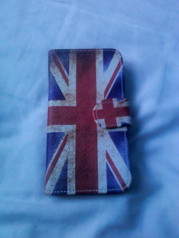 JakeDavidson07's tweet image. I've only gone and cracked the screen on my phone! But I did get a new case so its not all bad!