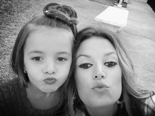 saracanilla's tweet photo. BESOSS!! http://t.co/4ISv9sNRA6