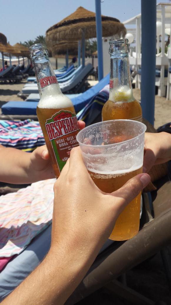 ngelpaloma's tweet photo. #sol#playa#alamos#friends#relax#bienavida#cerveza http://t.co/WULjF0C0h5