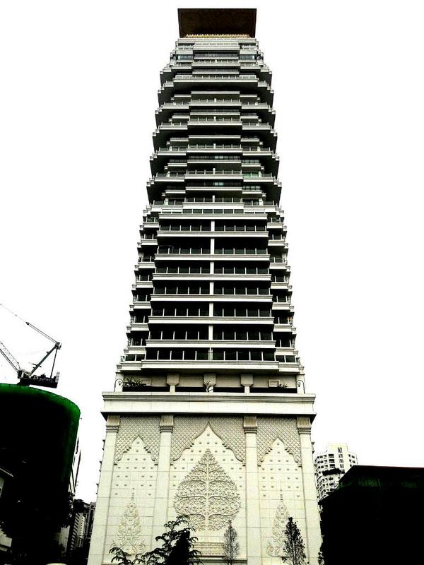 ordimantw's tweet image. หนึ่งในคอนโดแพงที่สุดในไทย ทุกห้องมีสระว่ายน้ำส่วนตัว อยู่ตามขอบรั้วนี่แหละ สุขุมวิท 39