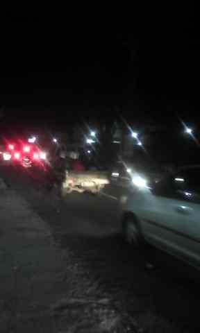 Pkl.18.55 WIB arus lalin depan objek wisata sangkan park terpantau padat.