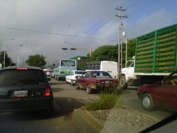 margioryk's tweet photo. @trafficLARA cola en la via del norte muy lento! http://t.co/hxx1EaNwXB