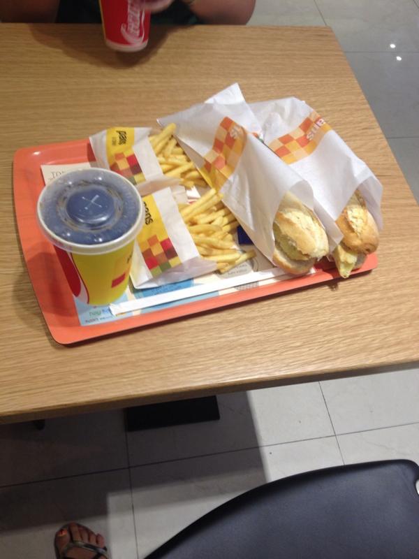 Presenps's tweet photo. Comida romántica! @Milvecesmas http://t.co/gn9dT0xnZe