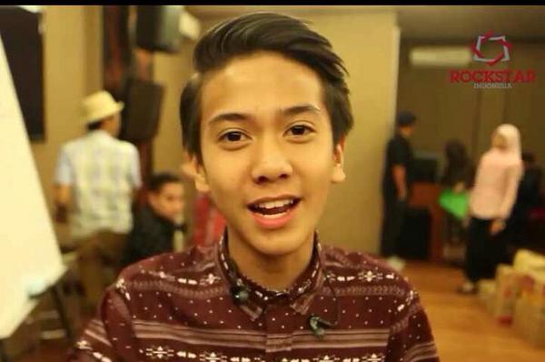 rockstar_indo's tweet photo. Talking about a cute monster with @SoniQ_US and @SoniQ_UAE coordinators ... Cannot resist!! Nice chat!!! http://t.co/7m3HIKUBEm
