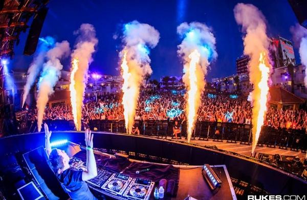 HardEDMSounds's tweet photo. RT si quieres a @HARDWELL en tu ciudad.. http://t.co/zyRYqSyow9