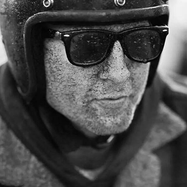 oldempiremcycle's tweet image. Who needs mudguards anyway...#facefullofdirt #formoverfunction #empirestyle #oembulldog @Maplemoto @horstfriedrich