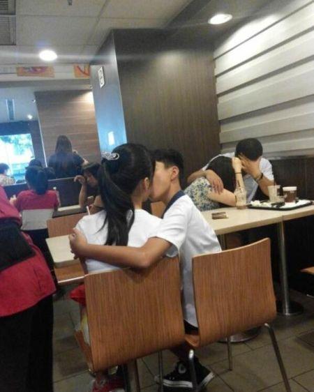 佚名 28youayaさん どうですか 中国の小学生はマクドナルドでキス 陽綾ver 授権をゲットした 絵 阿數子さん Pixiv Http T Co Lor8zxprut Http T Co Gbcb6snayh Twitter 佚名 28youayaさん どうですか 中国の小学生はマクドナルドでキス 陽綾ver 授権をゲットした 絵 阿數子さん Pixiv Http T Co Lor8zxprut Http T Co Gbcb6snayh Twitter
