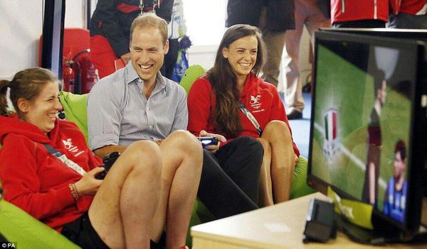 HociCymruWomen's tweet photo. @XennaHughes & @JoWestwood1 chilling out today by playing FIFA with Prince William. #Cymru #royalty #welethimwin http://t.co/BvzTslsSxs