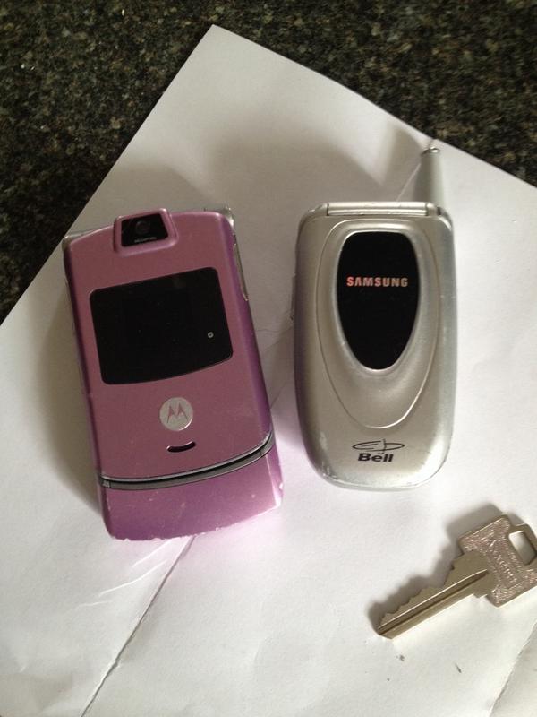 lolaaaco's tweet photo. Cleaning out university stuff and discovering the evolution of your cell phones! #priceless  #dontforgettheblackberry http://t.co/AHFcDV5kk5