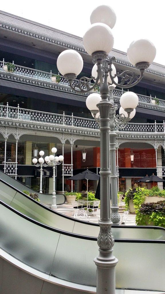 neri_nna's tweet photo. Great Italian design found @RWCrescentHotel  in Dallas, TX! #outdoorlighting #35yearsold http://t.co/Sy9k8dgREg