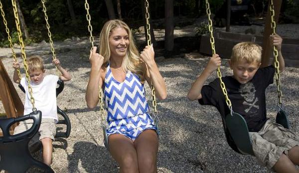 FollowingFarrah's tweet photo. Mrs. CT America, a Southington resident, prepares for Mrs. America competition http://t.co/Bvfs15ZSlR @MrsCTAmerica http://t.co/3ZQMFBoJsH