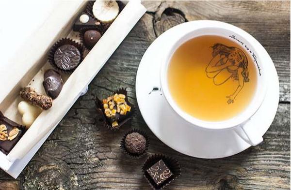 Madmoizelle's tweet photo. C'est l'heure du goûter ! Du coup, voici nos conseils : comment associer thés et pâtisseries? http://t.co/tWzq7TZ8QG http://t.co/xZHVuruWHE