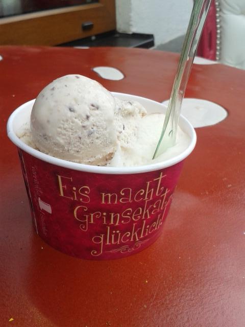 JariEkberg's tweet photo. Vaadin Suomeenkin oluenmakuista jäätelöä! (Mieluiten Augustiner.) #DerVerrückteEismacher #München http://t.co/bTTTs2aEoi