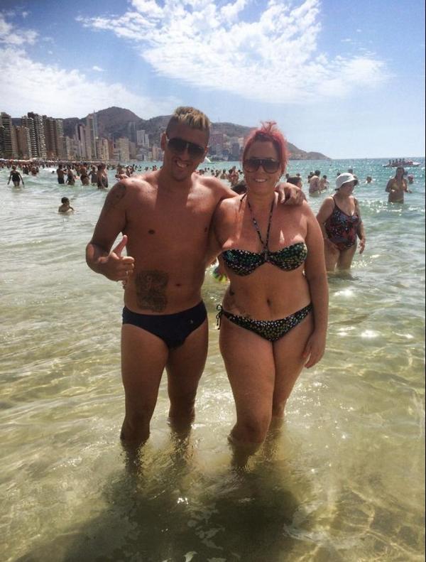 Davinia_jm's tweet photo. En las aguas de benidorm 😜@ceretinho http://t.co/cN0fL6gKte
