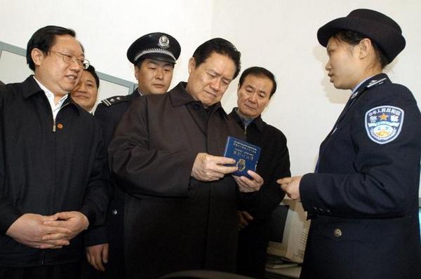 b1j4m1's tweet photo. "@AFP: Zhou Yongkang: oil man whose well of power finally ran dry http://t.co/YGijnntCR2 by @feliciasonmez http://t.co/mWwFW5iMpK" @oburing