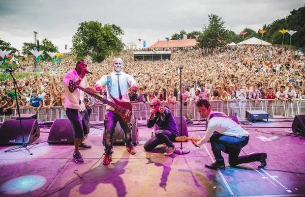 dubpistols's tweet photo. @SecretGardenHQ Rocking http://t.co/Pd9l14xPGJ