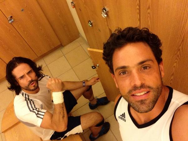albertoagnesi's tweet photo. @JoseRon3 la apuesta sera lavar limpiabrisas en la #minerva en #gdl y lo recaudado se donara al #chivaton http://t.co/AXQRDBFo63