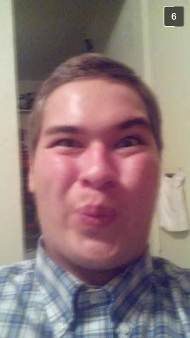 Look at this ugly ass nigga 😂😂 http://t.co/nV6AzZuq6W