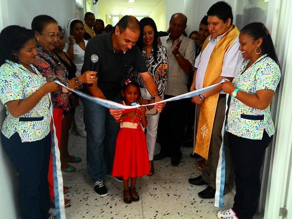 AlbaMarinaRueda's tweet photo. Ponedera (Atlantico) Secretario de salud dptal inaugura sala de partos. http://t.co/v3mKNmTvf6