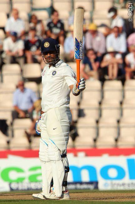 BCCI's tweet photo. England 569/7d v India 323/8 (102.0 ov), trail by 246 runs. MSD (50*), Shami (4*) #EngvInd http://t.co/lFCb6POqWH