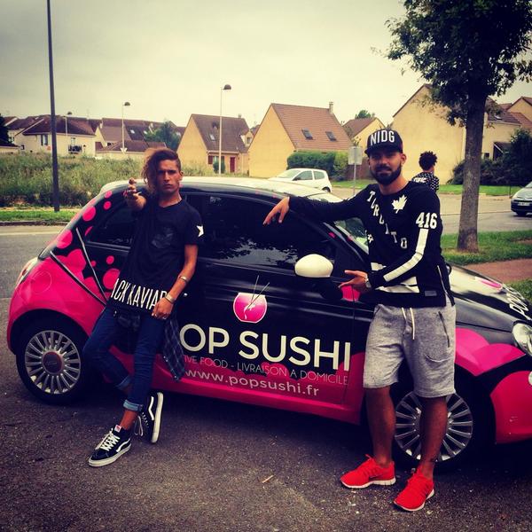 EddySS7's tweet photo. Bonne Appétit Mes Chatons ! Nous Allons Graille ;) Hahhahahaaaa #PopSushi #darissime @vincentqueijo7 http://t.co/HwmgFAdmut