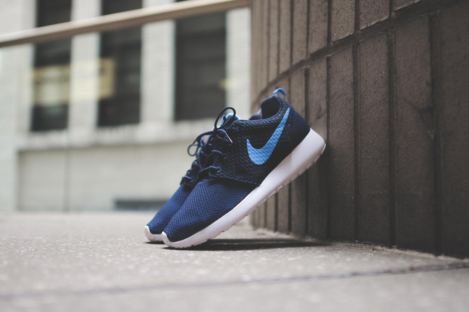 Polijsten Ontrouw aanvaarden Kith on Twitter: "NIKE ROSHE RUN - MIDNIGHT NAVY/LIGHT BLUE &amp; ROSHE RUN  JCRD - SAIL/DARK ASH @ KITH NYC https://t.co/deG70clOVM  http://t.co/kcRs7U4XNE" / X